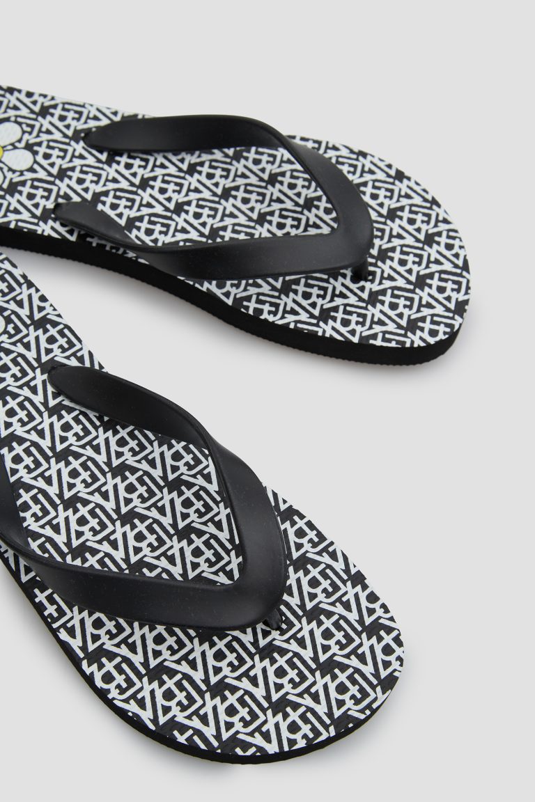 Patterned flip-flops