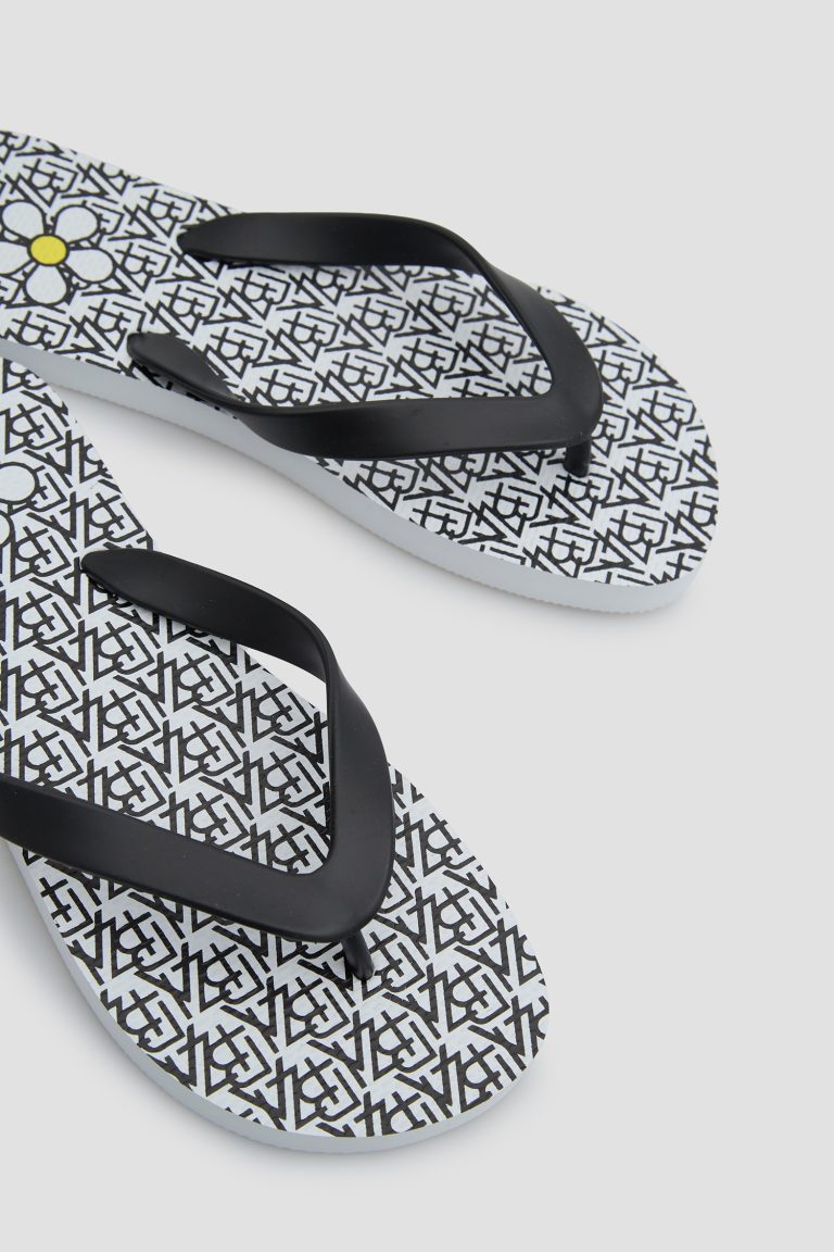Patterned flip-flops